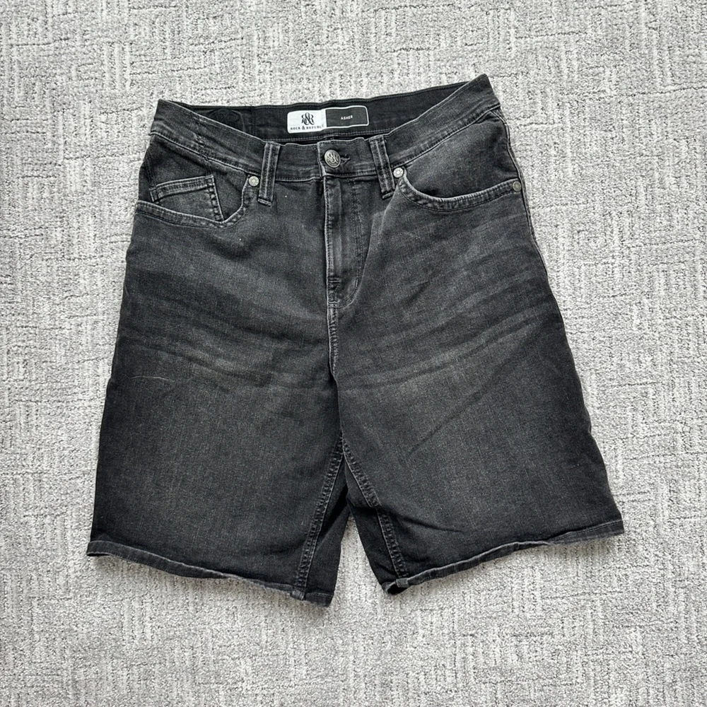 Rock & Republic Men's Black Relaxed Denim Shorts - Picture 2 of 12